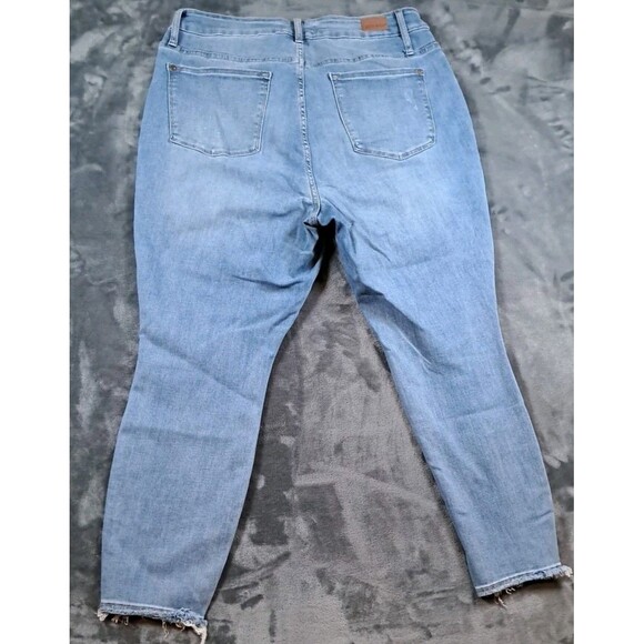 Judy Blue 16w Light Distressed Button Fly Skinny Fit - Picture 6 of 10